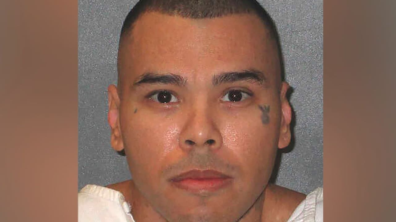 <b>Mira también: </b>La ejecución de Ramiro Gonzales, que estaba programada para este miércoles 13 de julio, fue suspendida a última hora luego de que la Corte de Apelaciones de Texas indicara que hubo un falso testimonio durante la sentencia del hispano. En 2006, Gonzales fue declarado culpable de secuestrar, violar y asesinar a una joven de 18 años, quien era la novia de su vendedor de drogas. 
<b><a target="_blank" href="https://vix.com/es-es/canales/channel-callsign-frequancy-news-24-7?utm_medium=internal_referral&utm_source=univision&utm_campaign=evergreen&utm_content=ed_news&utm_term=video">Puedes ver en ViX más noticias gratis</a></b>.