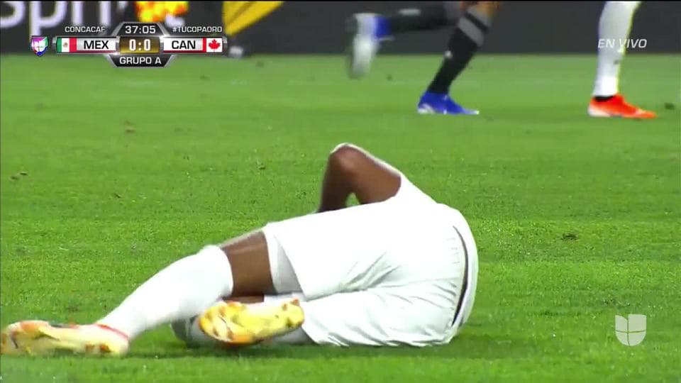 Tiro de esquina para Canada