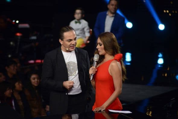 ¿Espinoza o Cristian? Ambos cantantes trataron de explicar cómo se seduce a una dama y dieron tremenda clase de consejos, los cuales aplicaron con la bella Galilea Montijo.