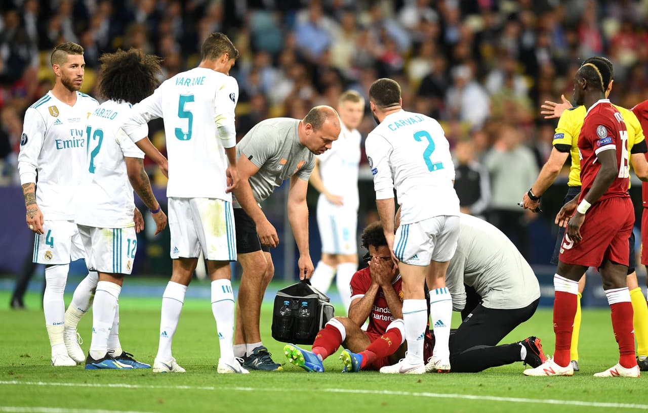 Esta vez no había nada qué hacer. Mo Salah no estaba en condiciones de seguir jugando.