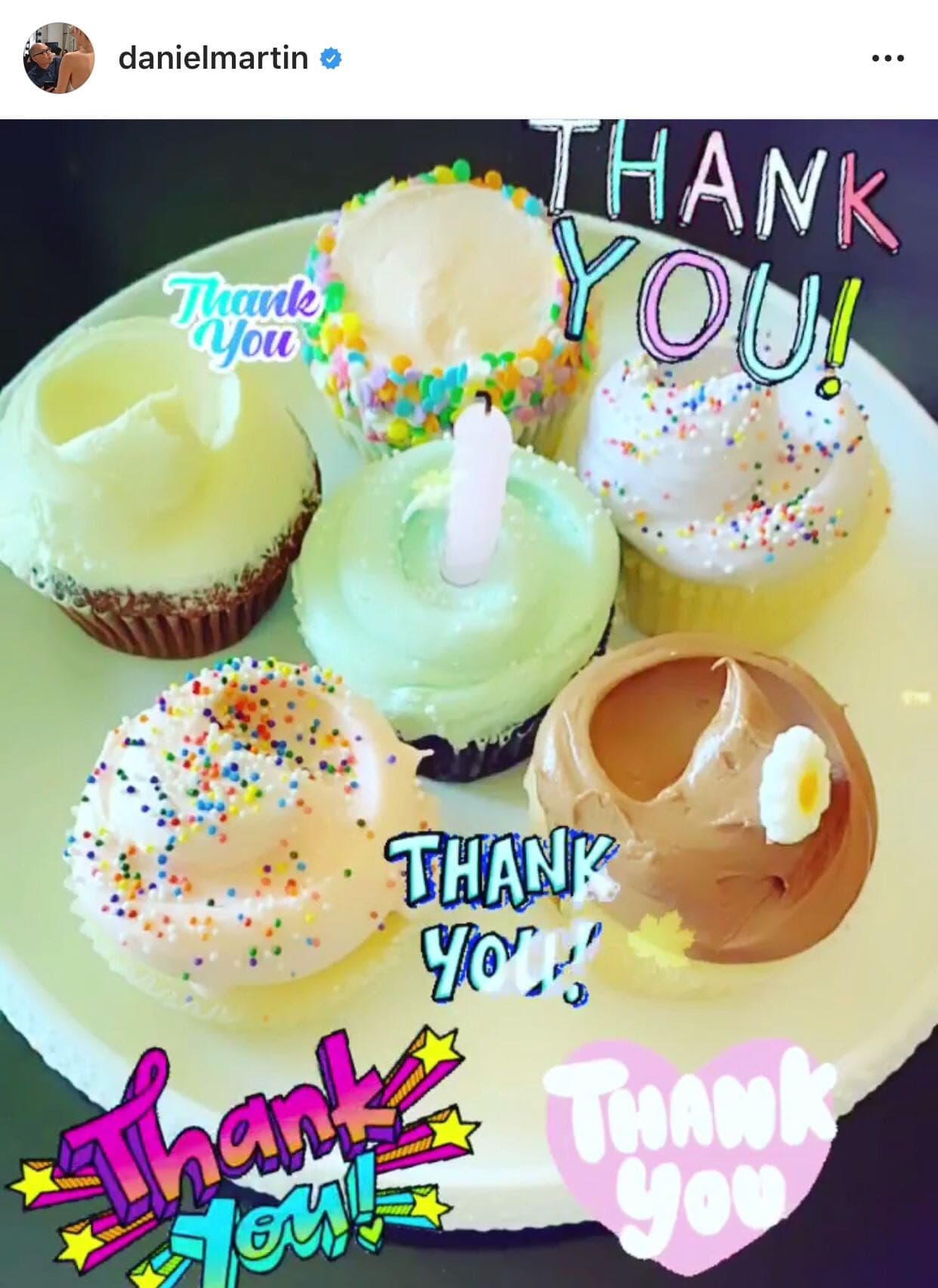 El maquillista celebró su cumpleaños el pasado sábado 7 de septiembre y publicó en su 
<b><a href="https://www.instagram.com/p/B2H-RCAgYAq/">cuenta de Instagram</a></b>
<a href="https://www.instagram.com/p/B2H-RCAgYAq/"> </a>un pequeño 
<b><a href="https://www.univision.com/famosos/meghan-markle-comparte-mensajes-motivadores-en-cupcakes-por-una-buena-causa-y-tras-recibir-apoyo-de-amigos-fotos" target="_blank">video con varios 'cupcakes'</a></b>. Sin embargo, lo que llamó la atención fue el mensaje que acompañó al clip.