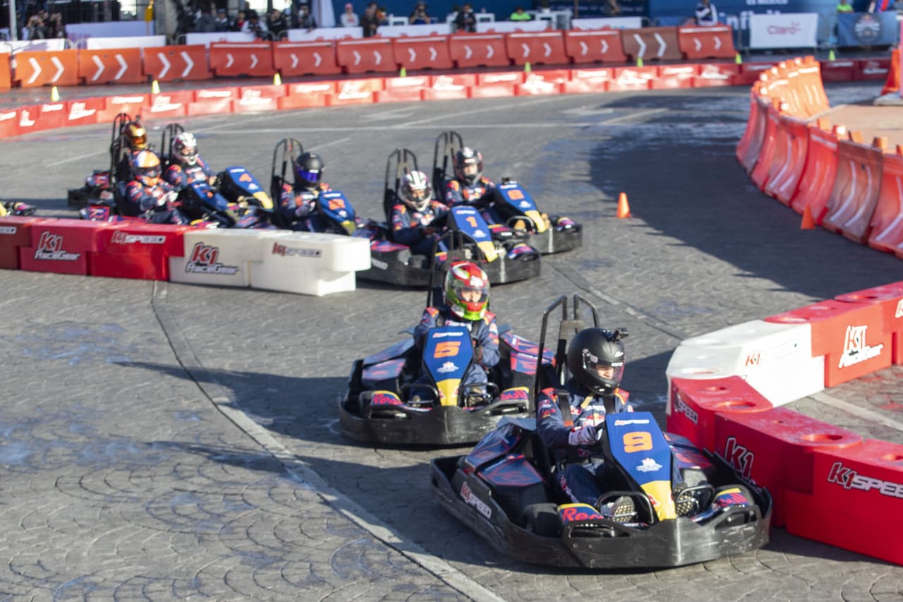 Checo Pérez corrió en Guadalajara con Red Bull por primera vez