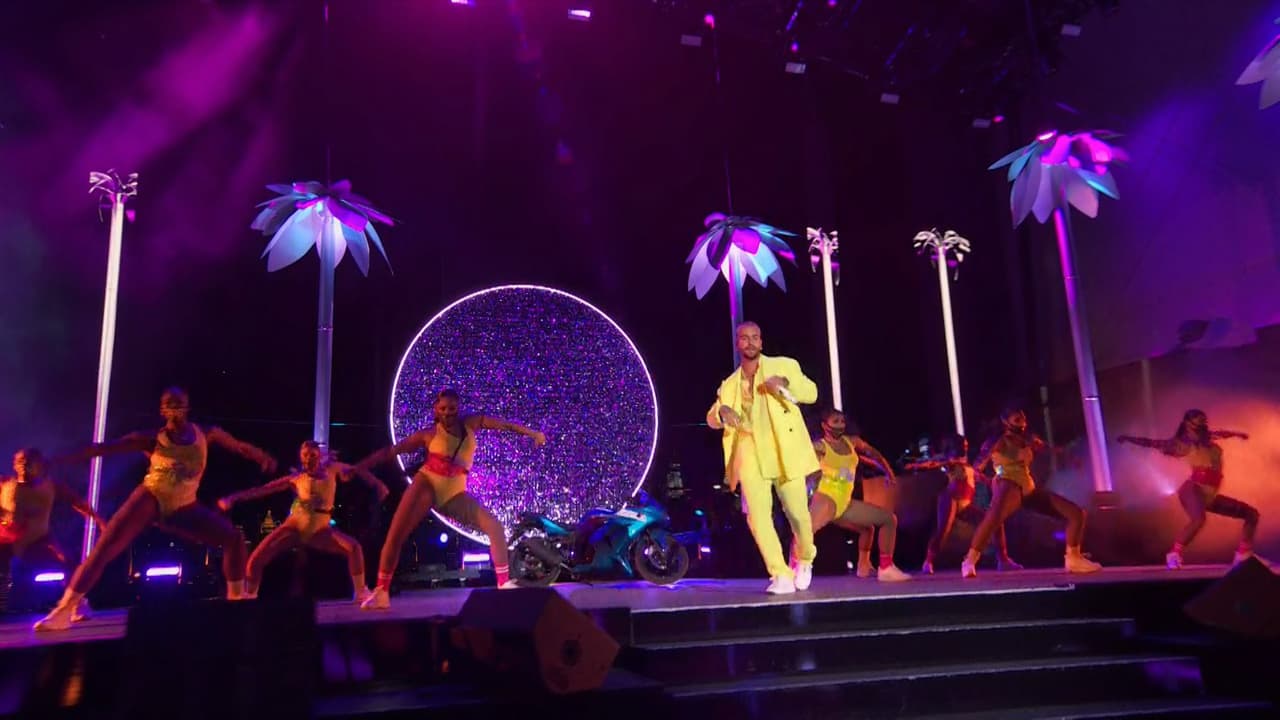 <b><a href="https://www.univision.com/famosos/maluma-viaja-de-miami-a-nueva-york-y-al-descubrir-su-imagen-en-times-square-solo-penso-en-una-mujer-video" target="_blank">Maluma</a></b>, quien presentó el tema 
<b><a href="https://www.youtube.com/watch?v=pK060iUFWXg" target="_blank">'Hawái'</a></b>, recibió el premio a Mejor video latino por el tema 
<b><a href="https://www.youtube.com/watch?v=Geyg_F5pfHE" target="_blank">'Qué pena'</a></b>, que interpreta junto a
<b> <a href="https://www.univision.com/famosos/casi-me-mata-j-balvin-cuenta-en-detalle-lo-mal-que-la-paso-al-contagiarse-con-covid-19-video" target="_blank">J Balvin</a>. </b>
<br>