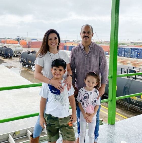 En el 2009, la cantante recibió a una niña a la que llamó Sophia. Desde que estaba embarazada, los doctores le informaron que su primera hija tenía un quiste en el estómago. Al nacer, la situación empeoró y la pequeña falleció a los 6 meses de edad.