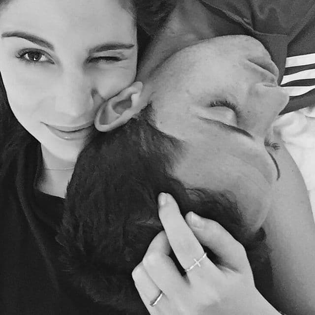 El 'Chicharito' no se queda atrás, disfruta de cada momento junto a su novia.