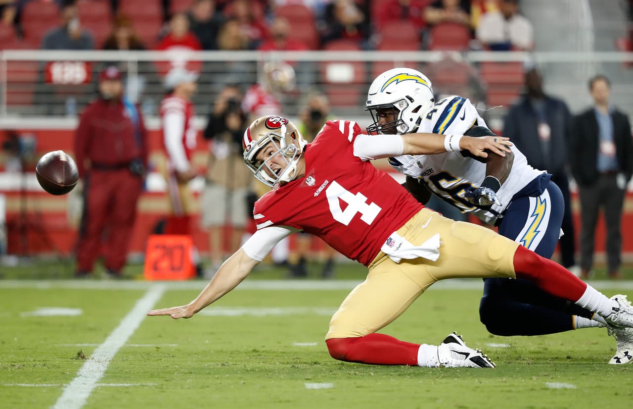 <b>Chargers 23-21 49ers</b>. A pesar de las 106 yardas por aire para Nick Mullens, pasador suplente de San Francisco, el equipo de Los Ángeles ganó en patio ajeno en otro duelo de cuidar a las estrellas.