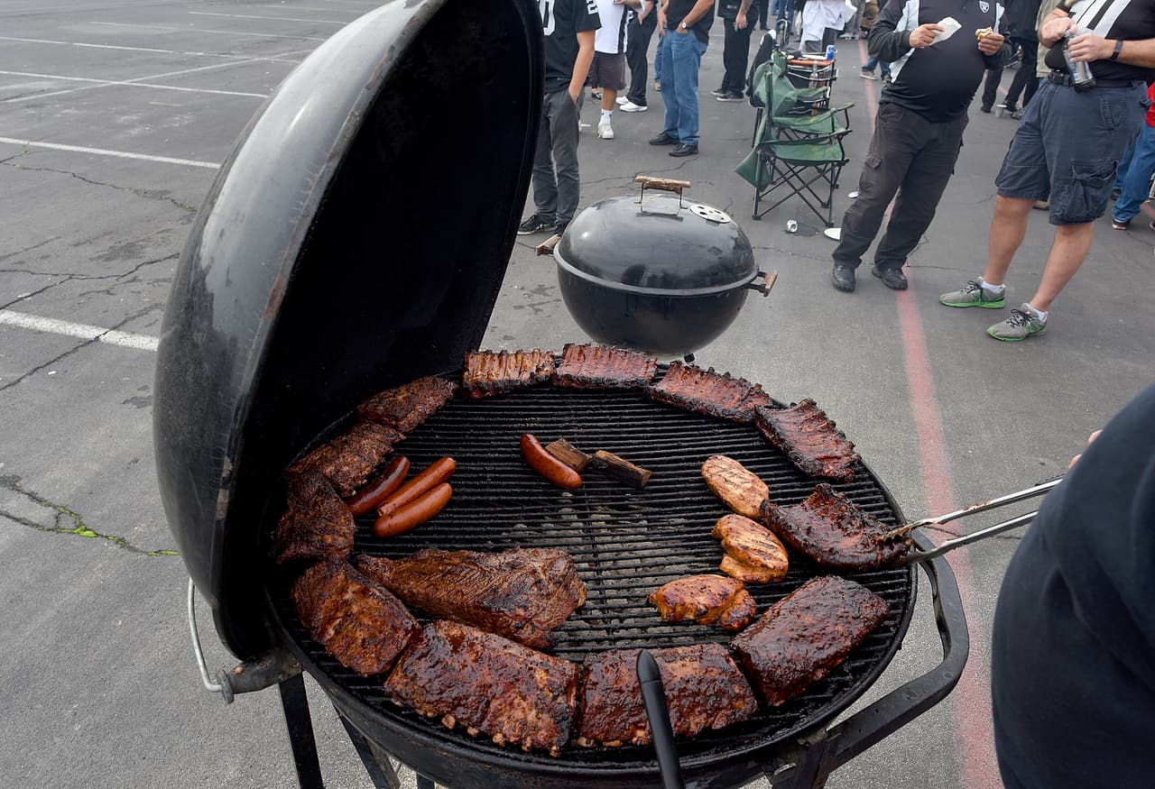 Tenga cuidado al encender el piloto o el quemador en una estufa de gas. Siga las instrucciones del fabricante.
<br>