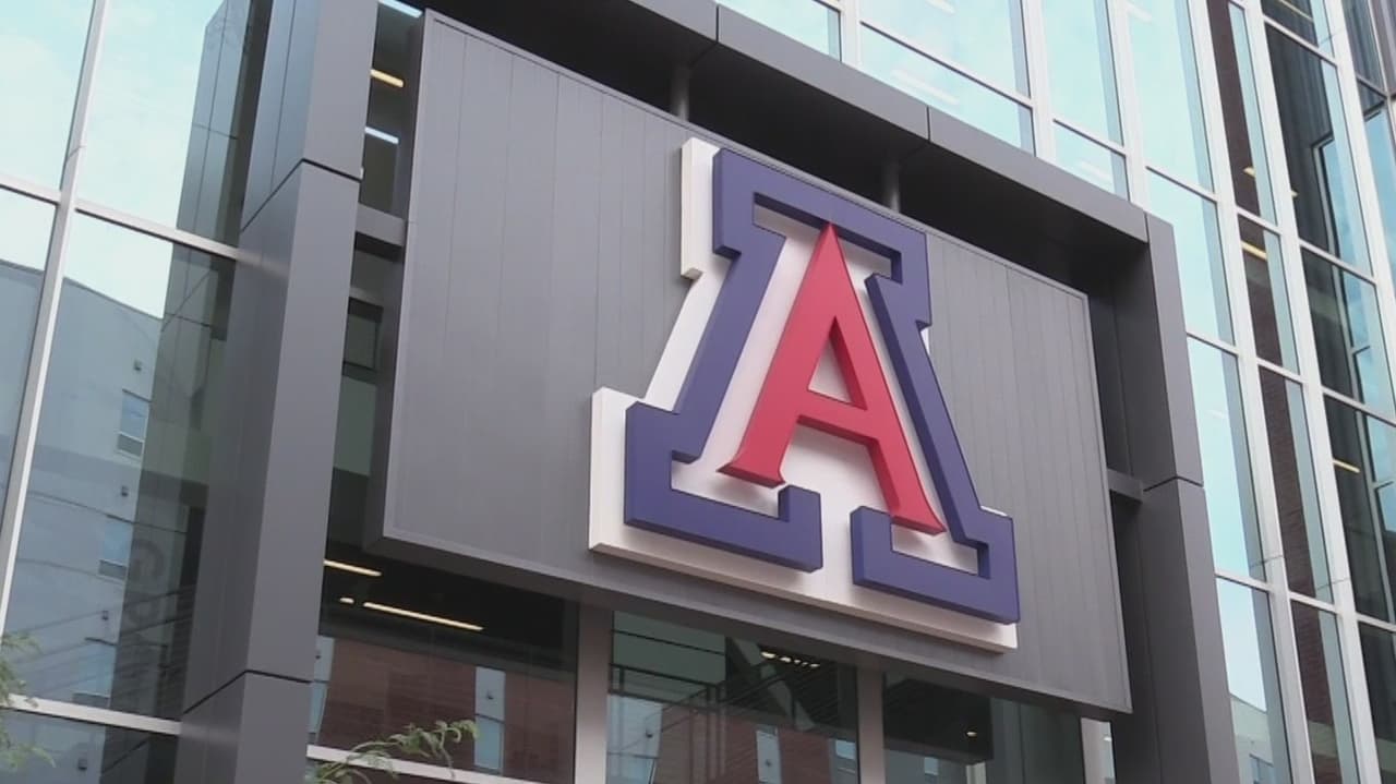 Universidad de Arizona exige la vacuna covid-19 a todo su personal