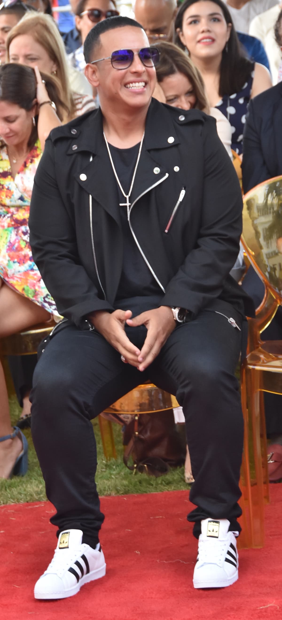 ¡Mira nada más qué feliz estaba el cantante!