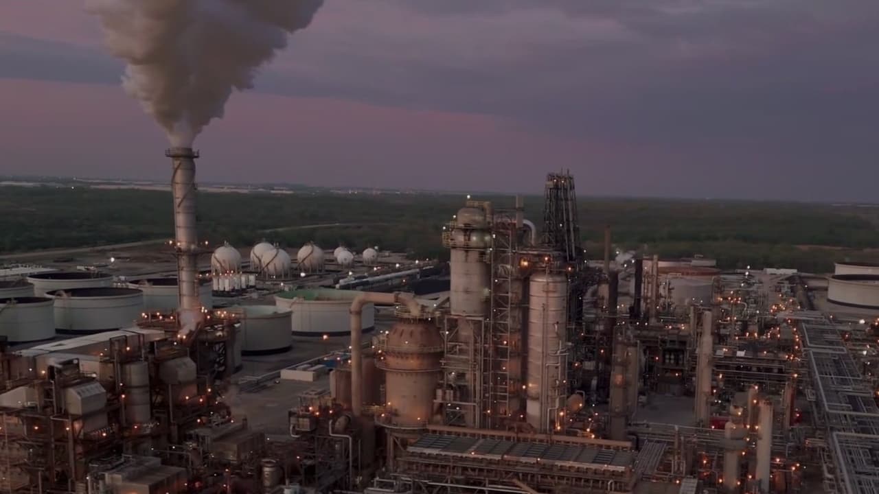 Tregua temporal entre EE.UU. e Irán baja el petróleo y alivia precios en Los Ángeles, por ahora