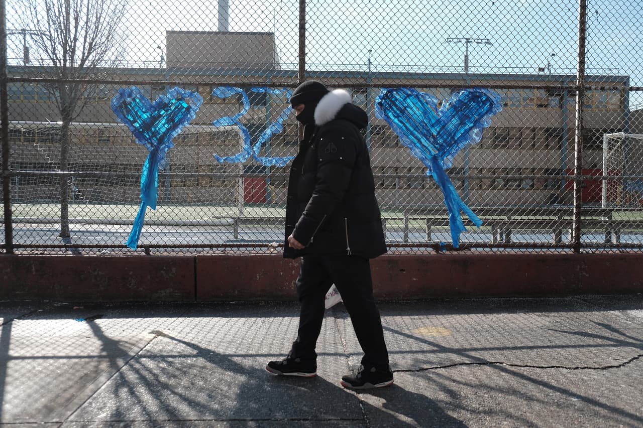 Rivera fue asesinado en un tiroteo cuando atendía un reporte de violencia doméstica. Otro oficial se encuentra en condición crítica.
<br>