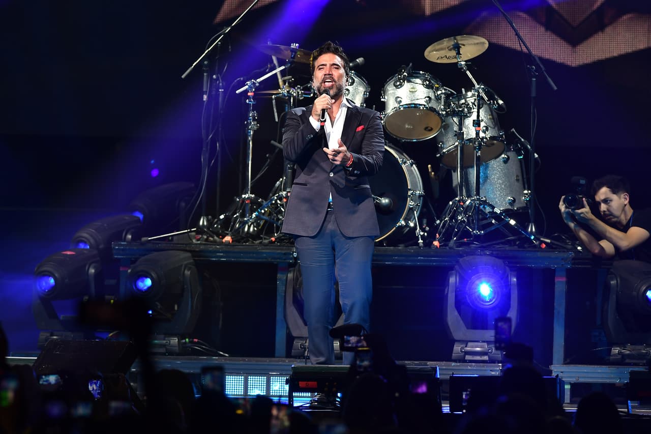 "Sí me di cuenta que Alejandro por su carrera es 
<b>muy ausente físicamente</b>, entonces yo pensaba que realmente mis hijos me necesitaban cerca, a mí", declaró Guinart.