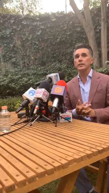 El actor y diputado, Sergio Mayer, quien ha mostrado su apoyo a las mujeres violentadas, estuvo presente: "Mientras no se haga justicia en este tipo de temas vamos a seguir teniendo impunidad […] Estamos confiados en que la justicia se lleve a cabo, que los magistrados van a retomar el caso y a dar el seguimiento", apuntó.