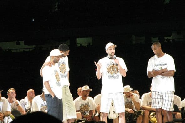 Photos: Spurs Championship Alamodome Celebration 2014