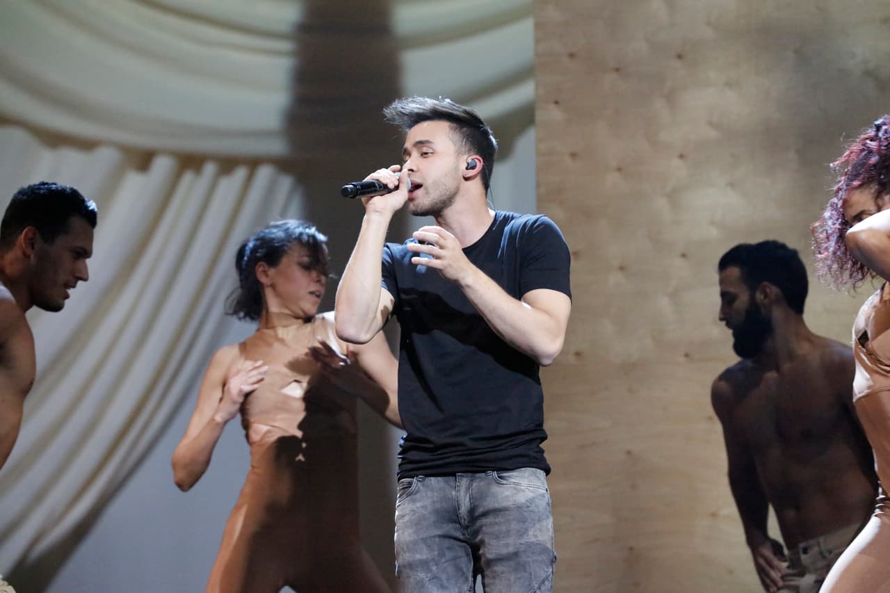 Categoría Tropical:
<b>Canción del Año </b>por
<b>'Culpa Al Corazón' </b>y
<b>'La Carretera'</b>, además de ser nominado a
<b>Artista del Año</b>.