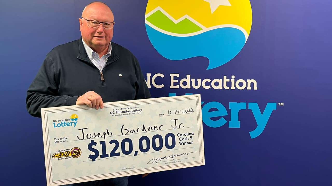 Dos hombres de Carolina del Norte ganan la lotería previo a Navidad, uno obtuvo $700,000 dólares