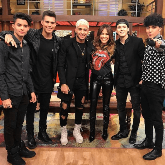 "Talentosos, buenos chavos, sencillos y encantadores", Karla agradeció su visita y ellos prometieron volver pronto.