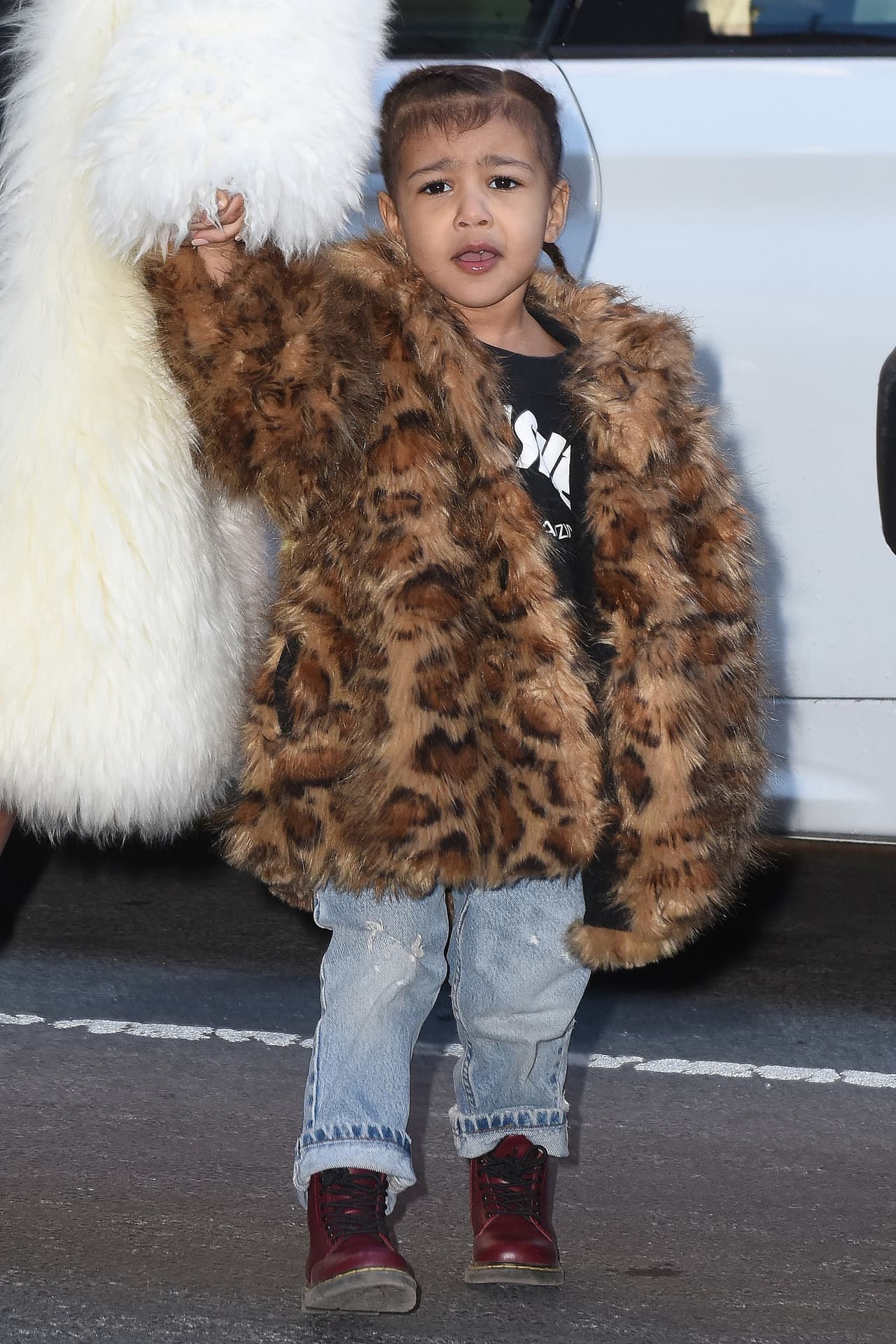 Nori ha aprendido a vivir rodeada de cámaras y escándalo.