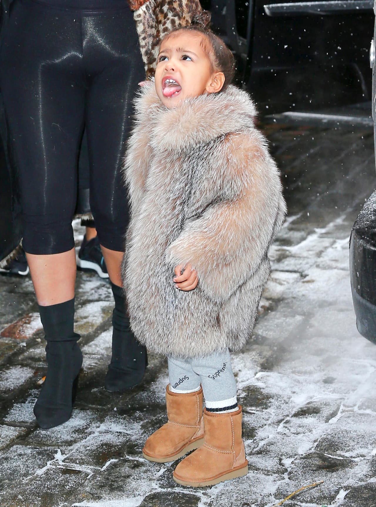 No tiene poses ante las cámaras.