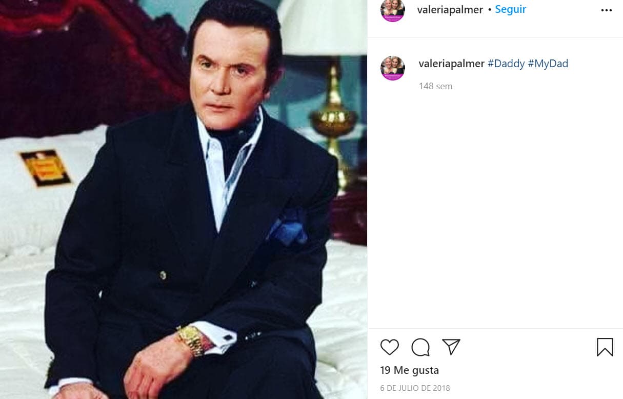 De acuerdo con su versión, la pareja del actor no se lo comunicó argumentando que su padre se estaba bañando. "Me empecé a inquietar", narró. Luego, lo que hizo fue ingresar a la página del gobierno mexicano para investigar cuándo tenía su padre la fecha para la cita en que se le aplicaría la vacuna contra covid-19 y así poder interceptarlo y verlo. Fue el 2 de abril. Ese día descubrió todo. 
<br>