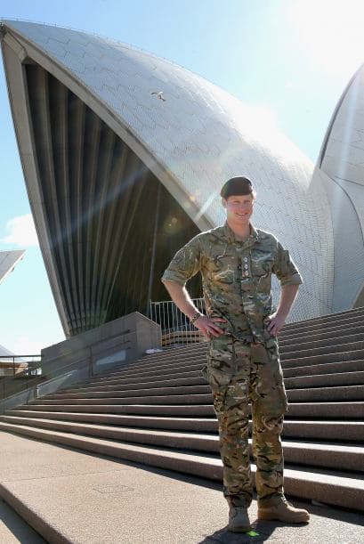 Su estatus de soltero lo convierte en blanco de las doncellas que sueñan con su príncipe azul.