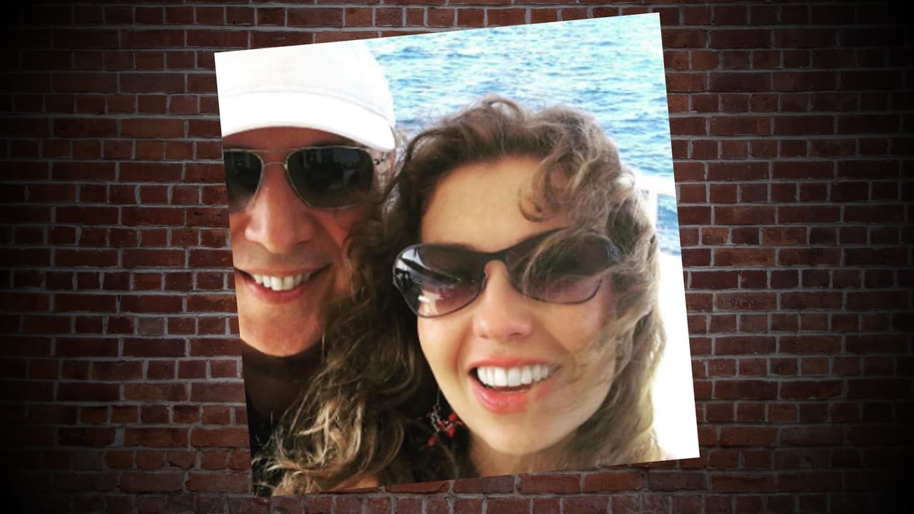 Ya sea en el auto, con su mejor amiga Lili Estefan o con su esposo Tommy Mottola, Thalis no puede estar sin lentes de sol. Y es que la cantante y actriz tiene una colección muy particular de gafas y aquí te mostramos algunas de ellas. ¿Cuál es tu favorito?
