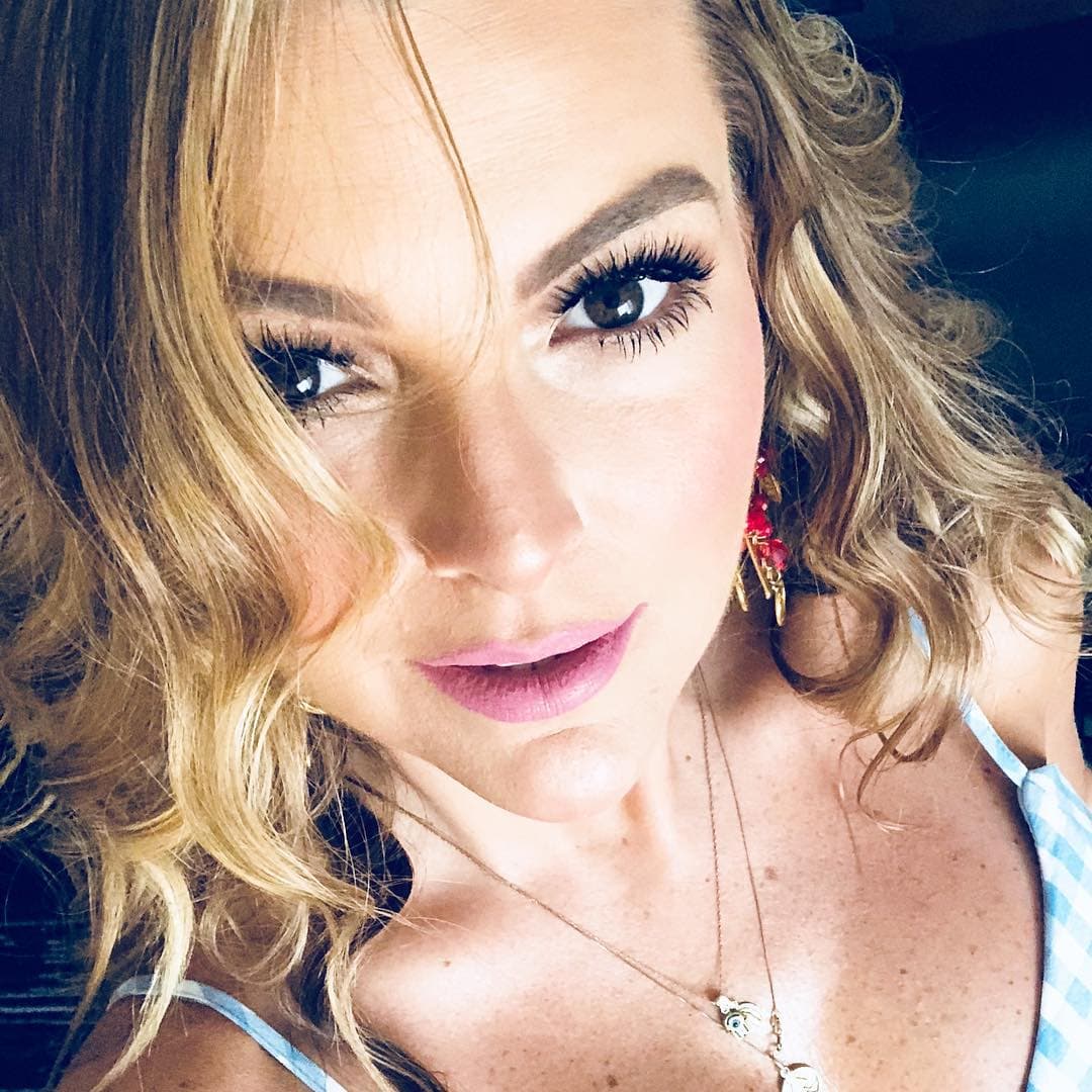 Casi tres meses más tarde, la pareja puso fin a su relación, dando inicio a un proceso legal por la manutención, el pasaporte y la convivencia con el menor.