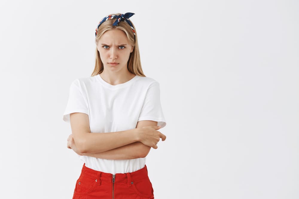 Tampoco se trata de aparentar ser lo que no somos ya que la mayor belleza de una persona es su naturalidad, que sea fiel a sí misma, pero sí hay ciertas cualidades negativas de los signos que inciden en nuestro comportamiento y muchas veces las ignoramos porque quienes nos rodean o bien no nos las señalan, por discreción o pena, o las escuchamos, pero no las valoramos, o no nos damos cuenta que las tenemos hasta que alguien de mucha confianza nos lo señala o, peor, alguien que lo hace de forma ruda y poco agradable.