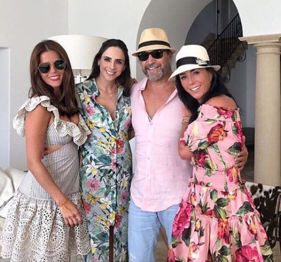 Incluso, Inés Gómez Mont puede presumir de que Marco Antonio Solís le haya cantado las mañanitas en su cumpleaños.