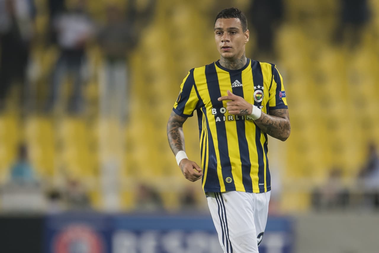 El holandés Gregory van der Wiel saldría del Fenerbahce para jugar en Italia. Cagliari es el equipo que aparece como el posible destino.