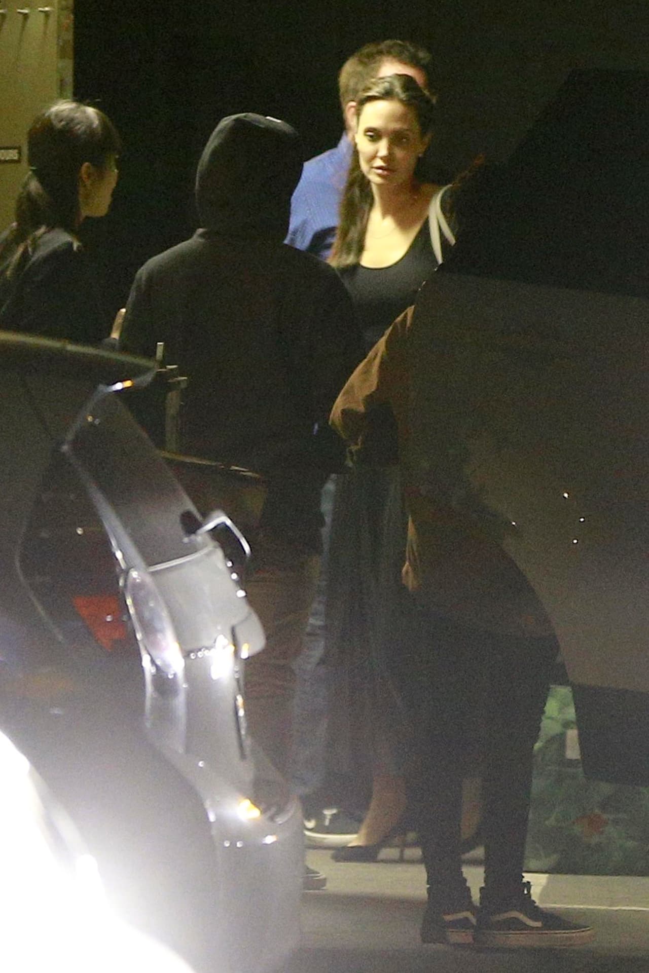 Durante ese lustro, Jolie legalmente se cambió el apellido de su padre.