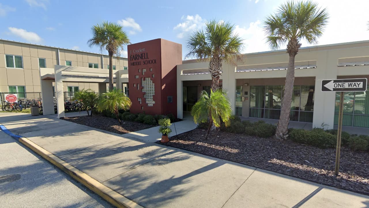 Exesposo de maestra se dispara frente a estudiantes en escuela de Tampa, dice la policía 
