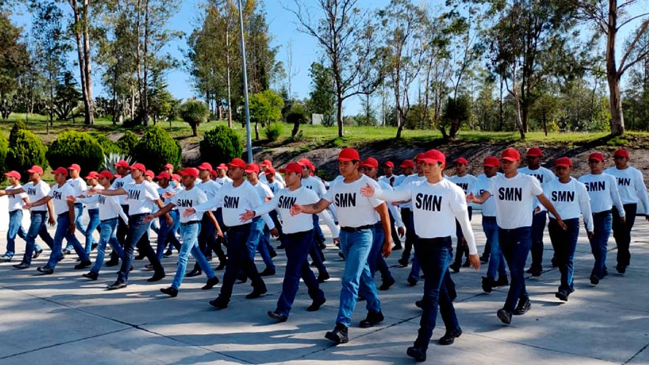 No podrás presentarte con barba, gorra, sombrero, lentes u otros objetos colocados en el rostro mediante perforaciones (piercings), de lo contrario no procederá el trámite. 
<b>El trámite es gratuito</b>.