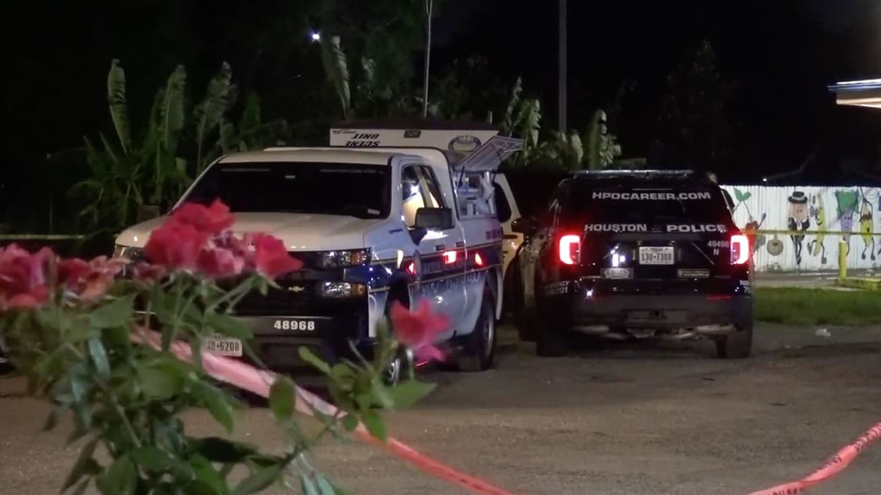 El sargento Arrington dijo que revisan las cámaras de vigilancia de negocios cercanos para obtener más información.