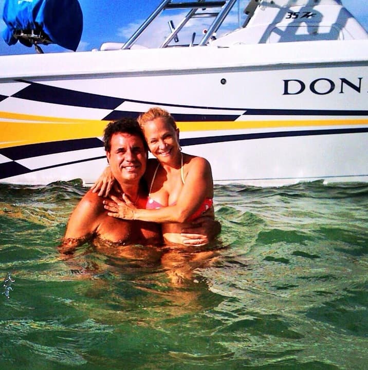 La pareja estuvo casada por más de 26 años, pero el pasado 2 de diciembre la muerte alcanzó al productor, quien falleció tras sufrir un infarto por causas naturales.