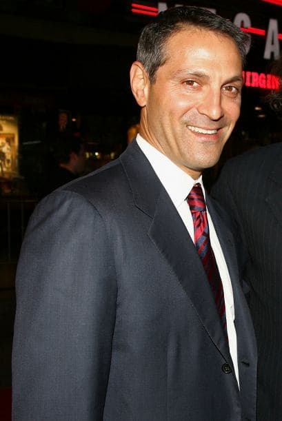 ARI EMANUEL- El CEO de la agencia de talentos William Morris Endeavor (izquierda), también se ha unido a la lista de estrellas que han recaudado dinero para la campaña de Obama, él ha juntado entre $100,000 y $200,000 en pro del actual mandatario.