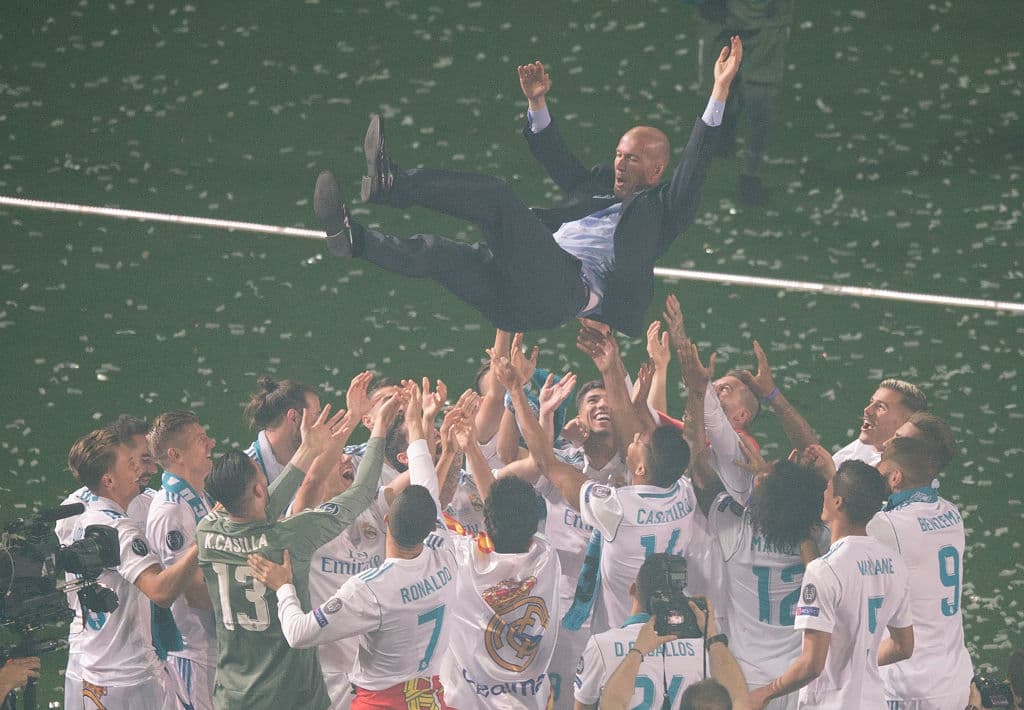 El caso más reciente fue el francés Zinedine Zidane, que ganó como técnico tres veces la Champions League de forma consecutiva, además de sumar título en Liga de España, entre otros.