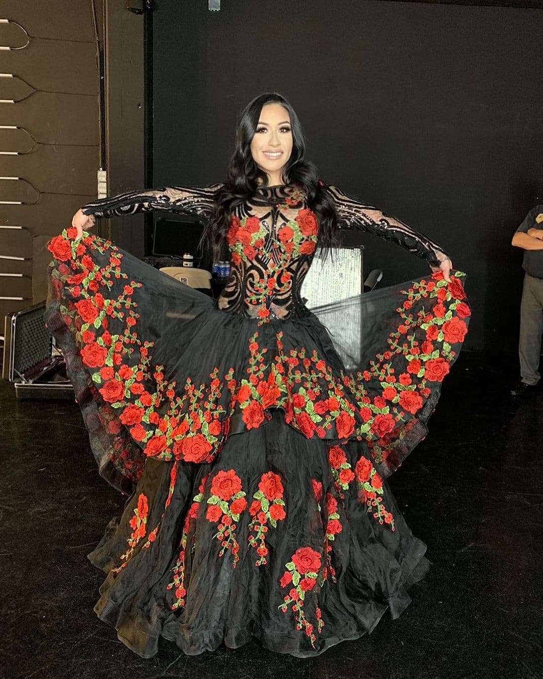 Su trayectoria en la música ya tiene varios años, pero llegó a ella por casualidad. Te contamos quién es Betty Solís.