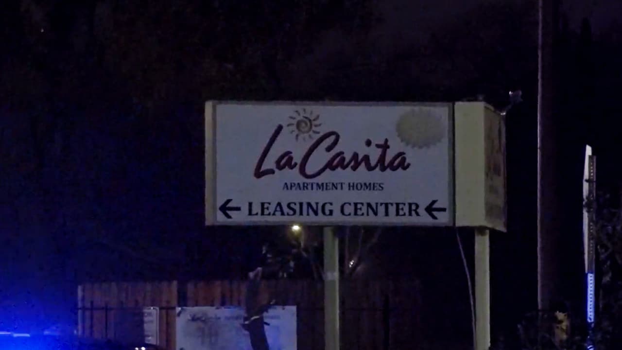 <b><a href="https://www.univision.com/local/houston-kxln/siguen-buscando-responsable-asesinato-hispana-indigo-garza-houston" target="_blank">La hispana</a></b> caminaba con una amiga, salieron de una tienda y regresaban a casa ubicada en la cuadra 300 de Rosamond Street.