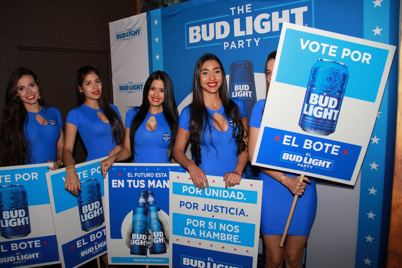¡La X lo hace de nuevo! El Bud Light Party feat. Don Miguelo y la comedia de Joel Santiago, Edgar "Tangana" Rivera, Imagine y Ruperto Vanderpool encendió Mamajuana Cafe Queens el martes 19 de abril.