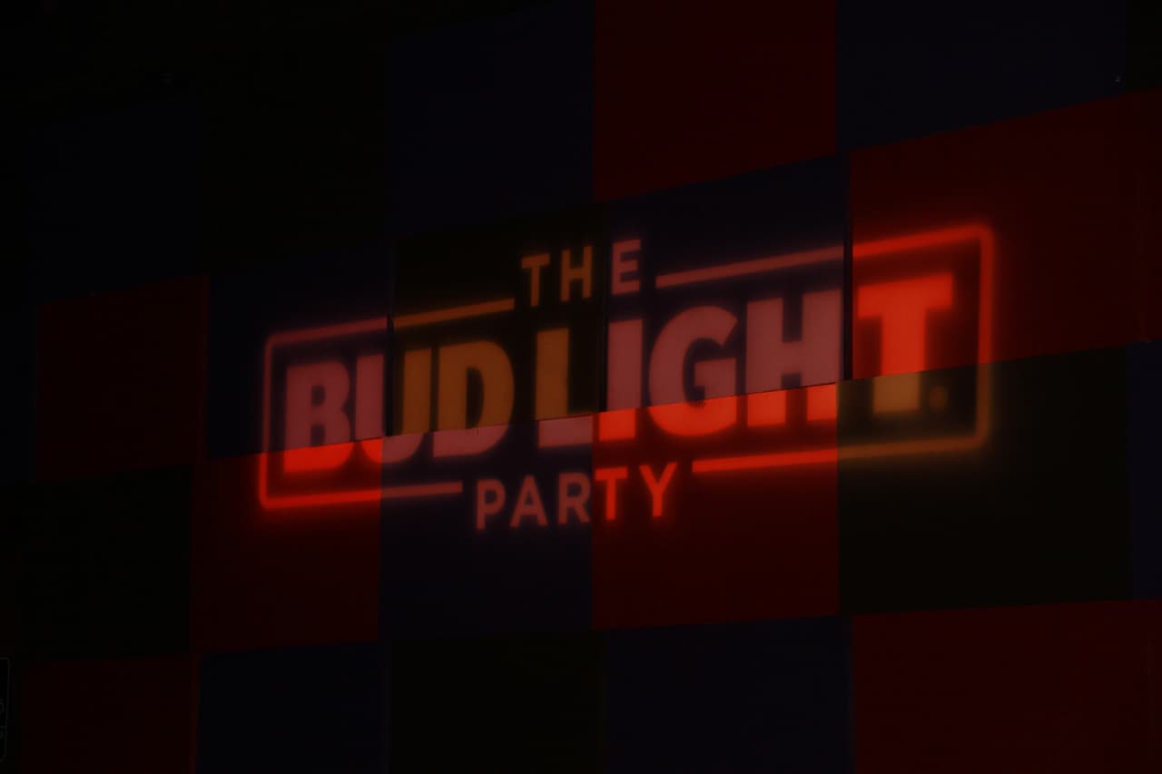 ¡La X lo hace de nuevo! El Bud Light Party feat. Don Miguelo y la comedia de Joel Santiago, Edgar "Tangana" Rivera, Imagine y Ruperto Vanderpool encendió Mamajuana Cafe Queens el martes 19 de abril.