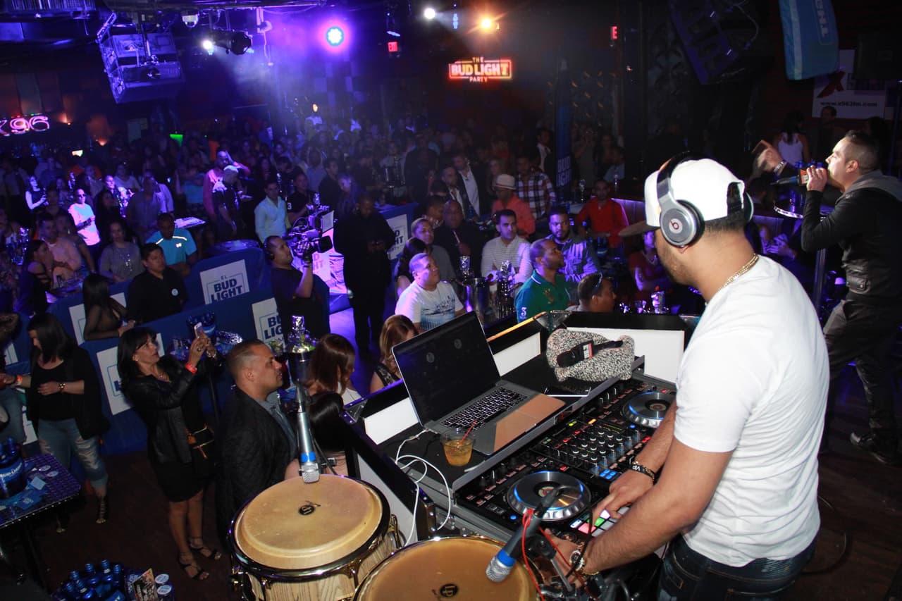 ¡La X lo hace de nuevo! El Bud Light Party feat. Don Miguelo y la comedia de Joel Santiago, Edgar "Tangana" Rivera, Imagine y Ruperto Vanderpool encendió Mamajuana Cafe Queens el martes 19 de abril.