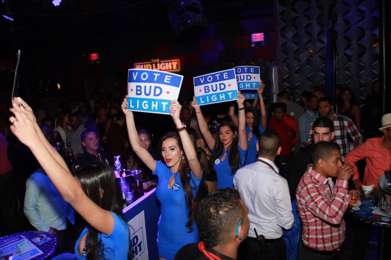 ¡La X lo hace de nuevo! El Bud Light Party feat. Don Miguelo y la comedia de Joel Santiago, Edgar "Tangana" Rivera, Imagine y Ruperto Vanderpool encendió Mamajuana Cafe Queens el martes 19 de abril.