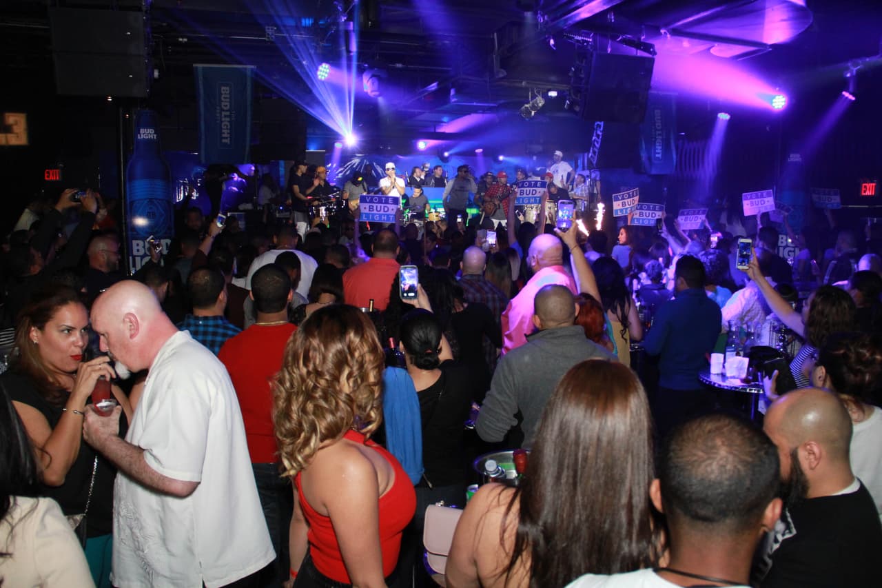 ¡La X lo hace de nuevo! El Bud Light Party feat. Don Miguelo y la comedia de Joel Santiago, Edgar "Tangana" Rivera, Imagine y Ruperto Vanderpool encendió Mamajuana Cafe Queens el martes 19 de abril.