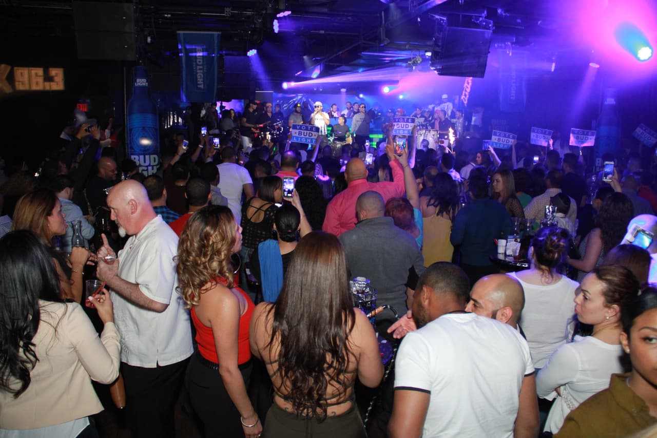 ¡La X lo hace de nuevo! El Bud Light Party feat. Don Miguelo y la comedia de Joel Santiago, Edgar "Tangana" Rivera, Imagine y Ruperto Vanderpool encendió Mamajuana Cafe Queens el martes 19 de abril.