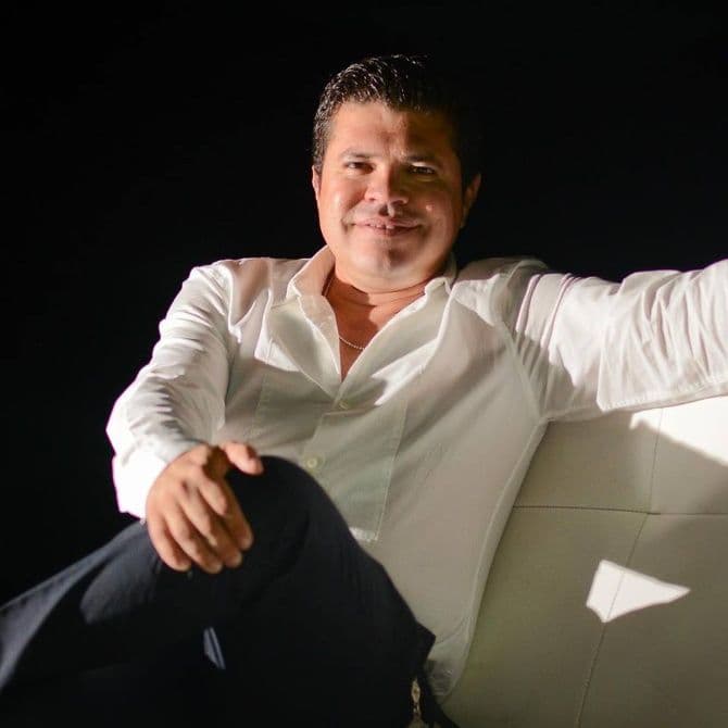 Jorge Medina ya dejó atrás su historia con La Arrolladora Banda El Limón, y ahora como solista tiene grandes planes en la música, pero lo que más lo mantiene ocupado es la creación de un libro donde contará su historia musical y personal con la banda, así como los problemas de alcoholismo que tuvo en un tiempo y que ahora quiere compartir con los jóvenes para que no caigan en los vicios.