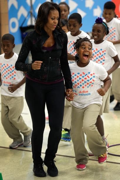 En estos ejemplos de estilo no podíamos dejar pasar a Michelle Obama, quien te muestra su opción sobria pero 'chick' de un atuendo deportivo.