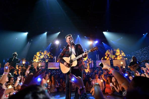 El escenario quedo chico ante la gran figura del cantante español.