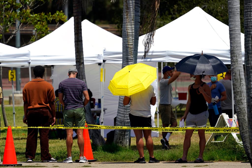 <h3 class="cms-H3-H3">¿Me puedo vacunar contra la viruela del mono?</h3>
<br>
<br>Sí, de acuerdo con las autoridades de salud del estado, hay vacunas disponibles. Sin embargo, en California se está dando prioridad a las personas que hayan estado expuestas al virus.