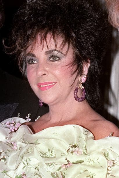 29- Elizabeth Taylor. Una de las grandes actrices de la época dorada de Hollywood, batalló con su dependencia de alcohol y drogas durante muchos años.